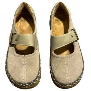 Earth Origins Essential Emme Mary Jane Suede Khaki Belcro Buckle Shoes 6.5 comfy